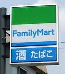 [周辺] ファミリーマート 横浜千歳橋店（204m）