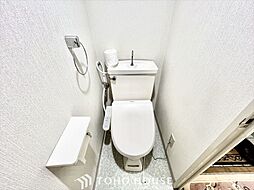 [トイレ] コンパクトながら、機能的なトイレ。