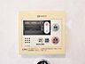 キッチン：お湯の温度はリモコンで簡単に調節できます。