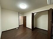 1F洋室6帖。こちらのお部屋にも1畳分の収納があります