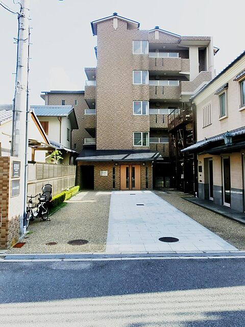 2 / 4