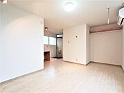 洋室8.3帖