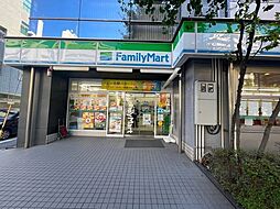 [周辺] ファミリーマート　江戸川橋駅西店　 290m