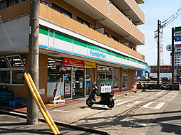[周辺] ファミリーマート日吉六丁目店まで626m、コンビニもあって便利です