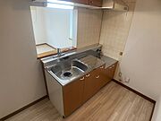 キッチンです。ご自身でコンロを設置していただけます。