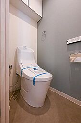 [トイレ] 新規内装リフォームで快適な温水洗浄便座に交換済です。