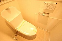 [トイレ] 清潔感のあるお手洗い。毎日使う場所だから、より快適な空間に仕上げられています。