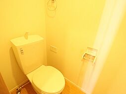 [トイレ] 上部に棚があります。※201参照