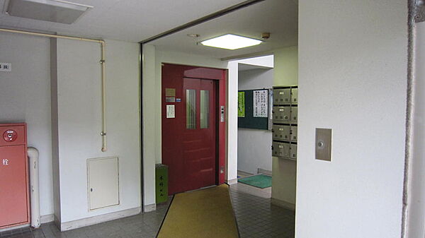 画像5:共用玄関・エレベータホール