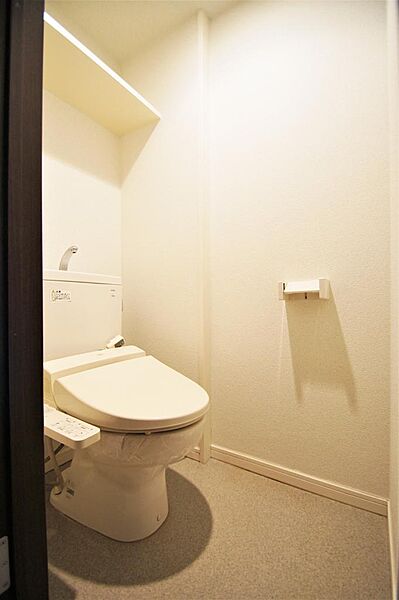 画像17:トイレは温水洗浄機能付きです。