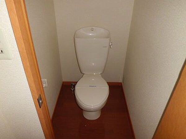 画像9:狭くて落ち着くトイレです。