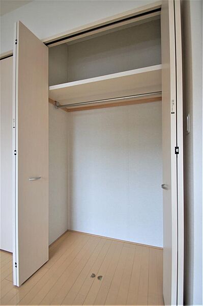 画像11:こちらのお部屋にはもう１つクローゼットがあり、収納が充実しておりますので居室を広く使うことができます。