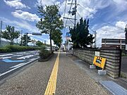 道路幅員広々でラクラク駐車できます♪