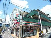 コンビニまで徒歩約8分、距離約640ｍ