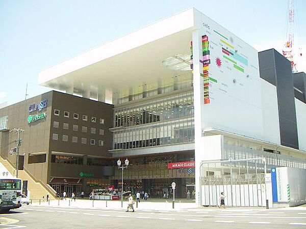 画像27:阪神御影駅前には大型商業施設「御影クラッセ」があります