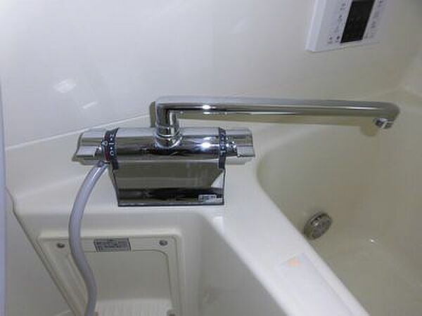 画像18:浴室はサーモスタット水栓で温度調節ラクラクです（同物件他部屋画像）