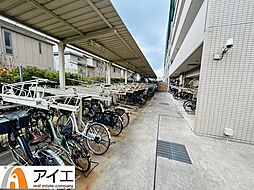 [その他] 広々スペースの駐輪場はご家族の自転車を置くことができます