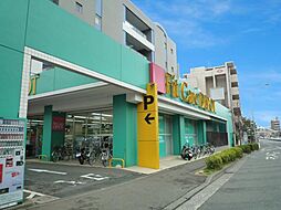 [周辺] Fit Care DEPOT北山田店　100m　薬・化粧品だけではなく、食品や雑貨等もそろっており、日常のお買い物に便利です。 
