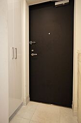 [玄関] 玄関、オートロックは防犯性の高いカードキーを採用