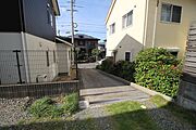 物件への進入路です