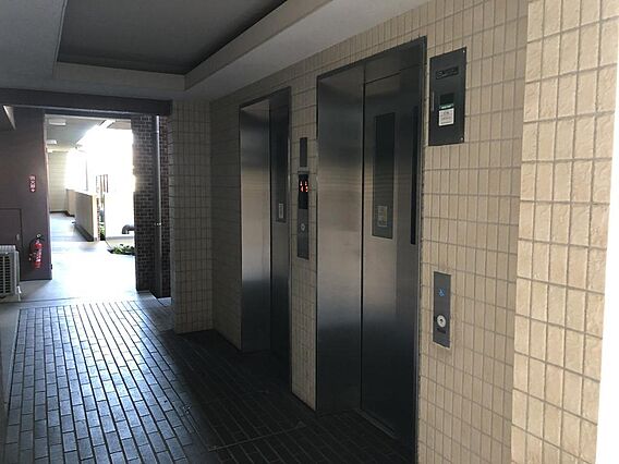 エレベーターは...
