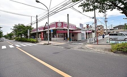 山形屋ストア紫原店【山形屋ストア紫原店】鹿児島市紫原6丁目にあるスーパーです。営業時間 9:30〜22:00店休日 1月1日設備 ベーカリーコーナー、ATM設置店舗 250m