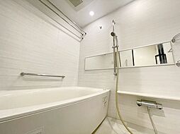[風呂] シンプルながらリラックスして気持ちよく入浴できる空間は、すべての人の毎日を豊かにする場所です。