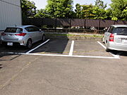 建物敷地内に駐車場を完備しています