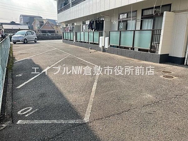 画像17:駐車場