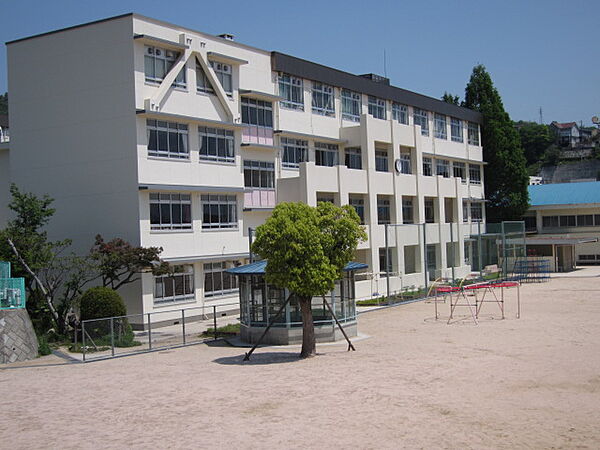 広島市立己斐小学校（813m）