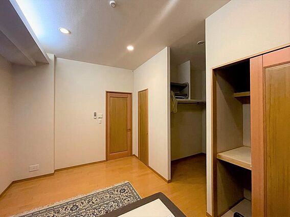 主寝室には、収...