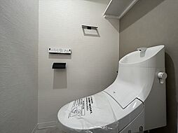 [トイレ] ◆住むほどに実感する快適性＆機能性◆各空間を彩る設備は、デザイン性に優れたHigh Quality仕様が装備。広く使い勝手のよい空間と設備で、理想の暮らしを演出します。