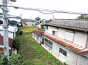 東側道路上から敷地内方向