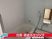 ボタン一つでお湯はりや追い焚きの操作ができるオートバス機能付きです。