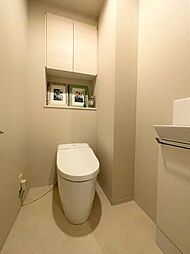 [トイレ] 毎日使うものだから、「シンプルでムダのないデザイン」で空間と調和するタンクレストイレ。