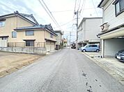 西側前面道路