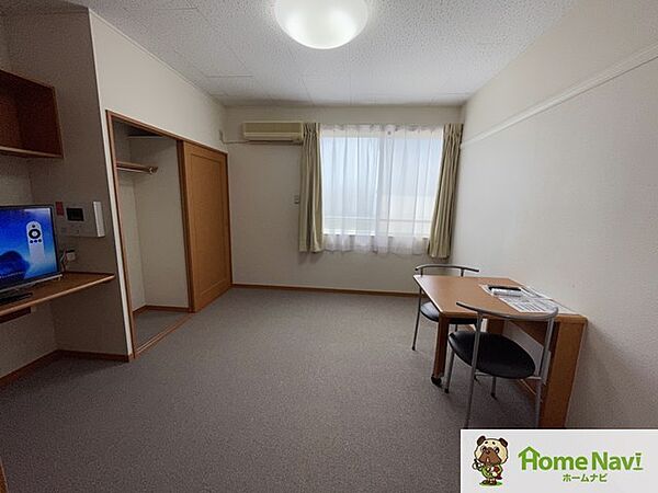 画像8:２階のお部屋はカーペットです。