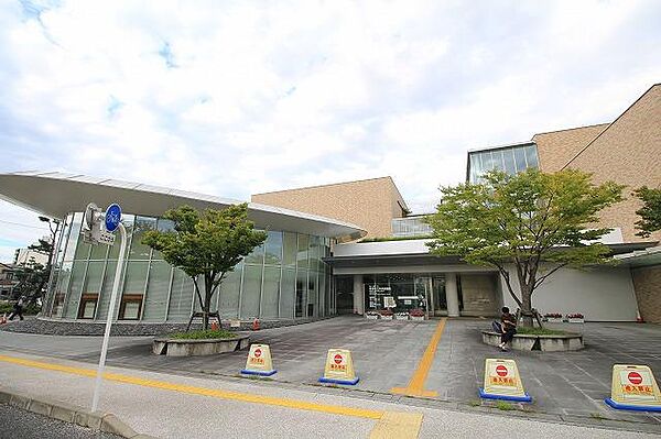 画像25:新潟市立中央図書館(868m)