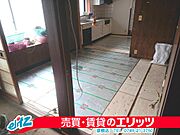 ダイニングキッチの床下に床暖房を新設しました。冬に足元が温かいのはうれしいですね。