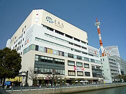 [周辺] 横浜天然温泉「スパ イアス」を中心に、大人のためのリゾートをコンセプトにした複合商業施設。