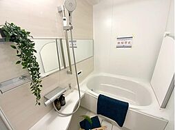 [風呂] 一日の疲れを癒す貴重なリラクゼーションスペース。ゆっくりとした時間を過ごせるゆとりあるバスルームは毎日使いたくなりますね。