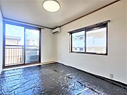 和室6帖、照明器具は備え付けです。