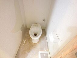 [トイレ] 白を基調とした清潔感のあるトイレです。