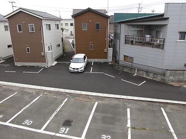 画像3:敷地内に駐車場あります