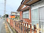 現地看板が目印です。
