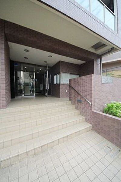 神奈川県横浜市青葉区美しが丘 賃貸マンション 3階 エントランス