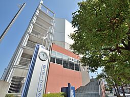 [周辺] 横浜市西スポーツセンター　400m　トレーニング室・プール・体育室、バドミントン・卓球等の施設を市民は利用することができます。 