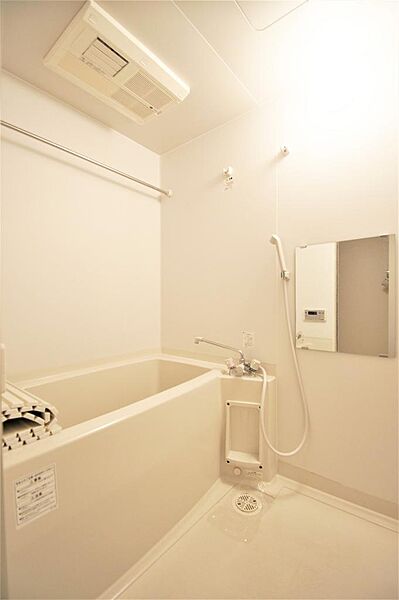 画像13:お風呂はきれいに清掃されております。ゆったり寛げます。