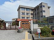 和歌山市立楠見東小学校まで99m