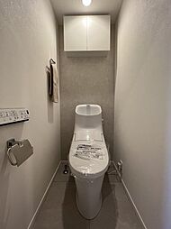 [トイレ] 温水洗浄便座つきで快適に使用出来ます